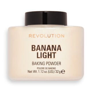 Makeup Revolution Loose Baking Powder Banana Light light baking powder lid on