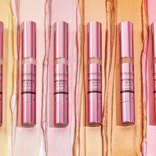 Makeup Revolution Bright Light Highlighter Strobe Makeup Revolution Bright Light Highlighter Strobe